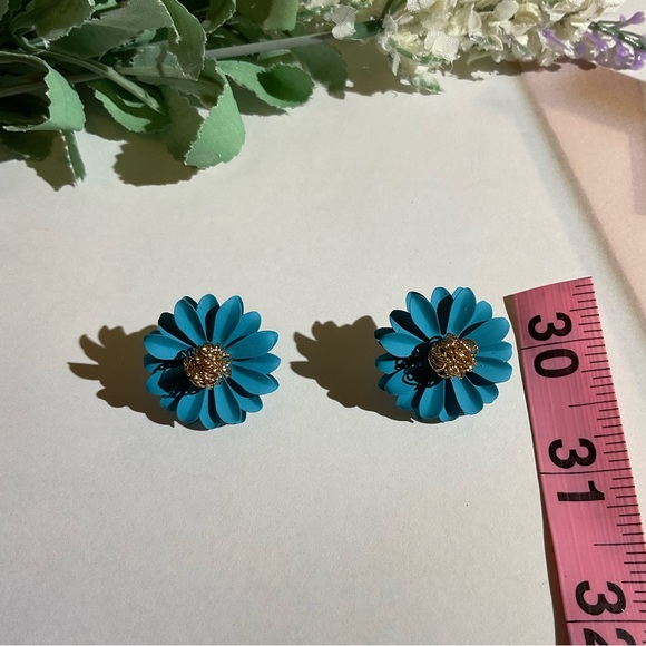 Blue Daisy Earrings - Picture 3 of 4